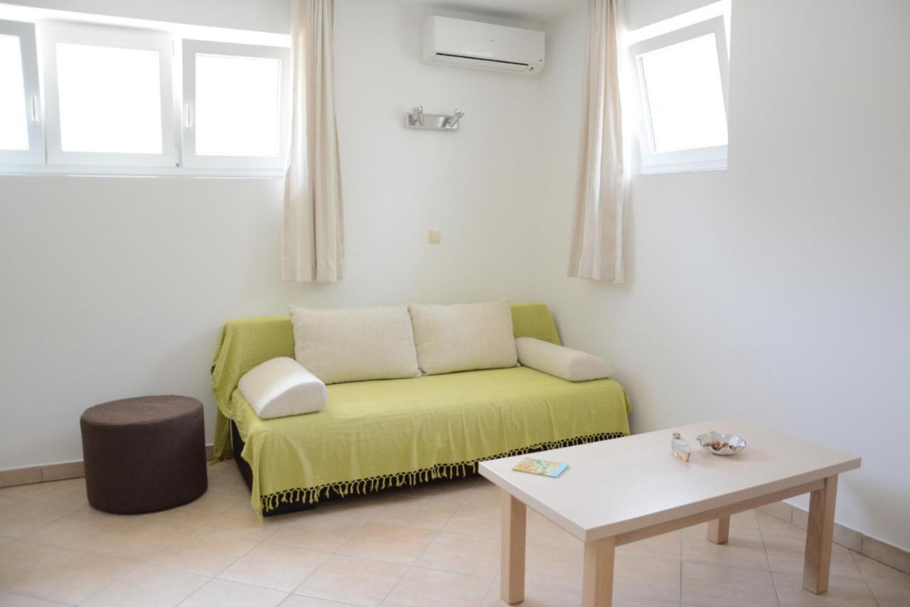 Apartments Marina Ražanac エクステリア 写真